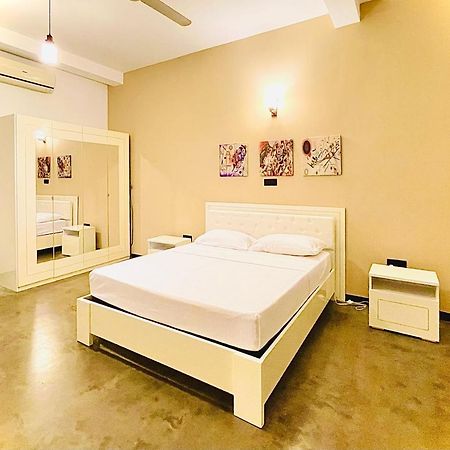 Blue Fox Hikkaduwa Hotel Exterior photo