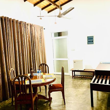 Blue Fox Hikkaduwa Hotel Exterior photo