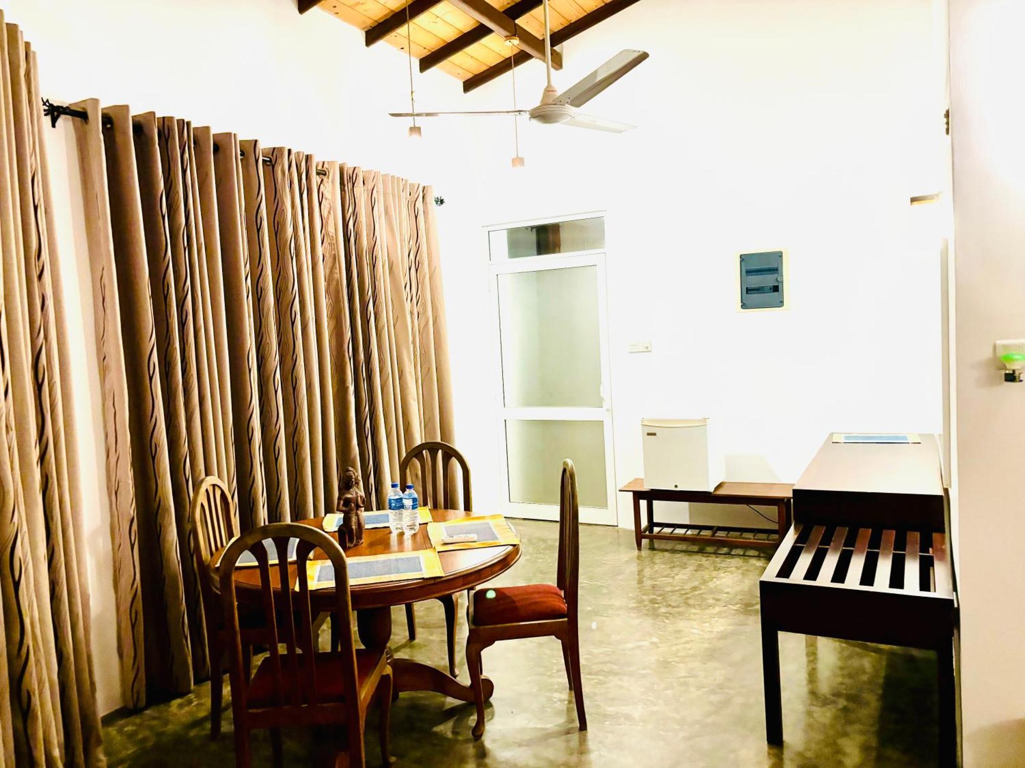 Blue Fox Hikkaduwa Hotel Exterior photo