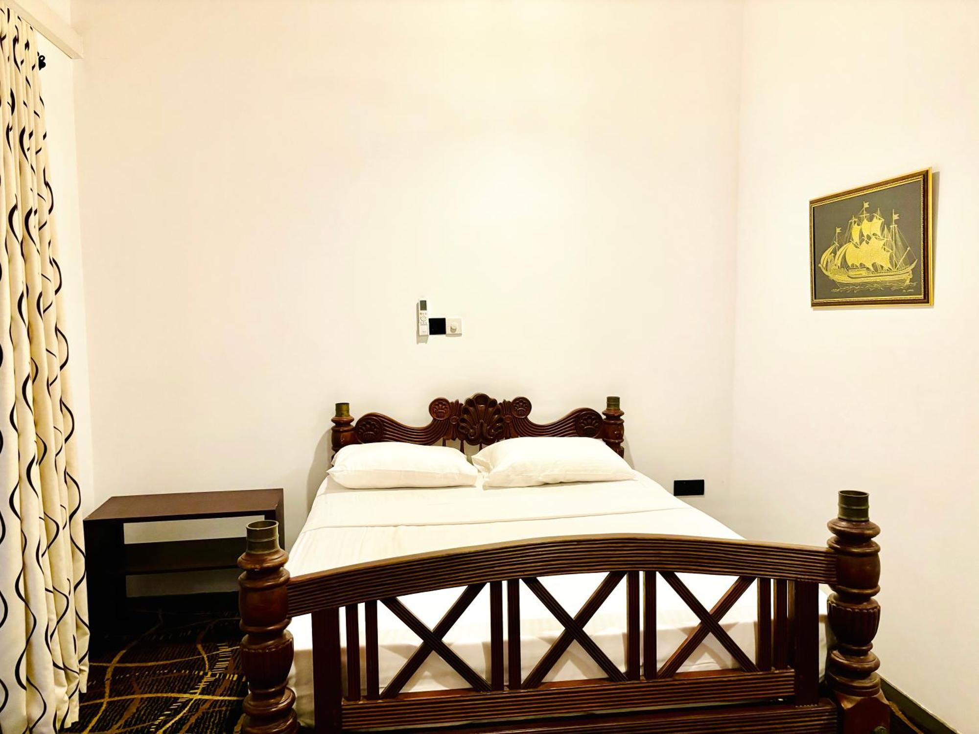 Blue Fox Hikkaduwa Hotel Exterior photo