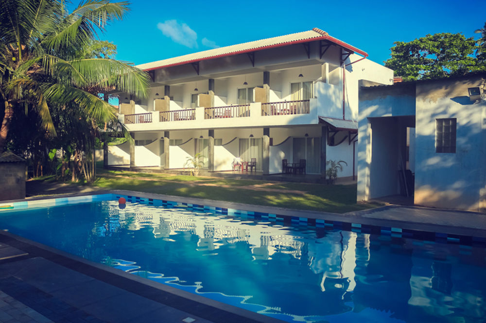 Blue Fox Hikkaduwa Hotel Exterior photo