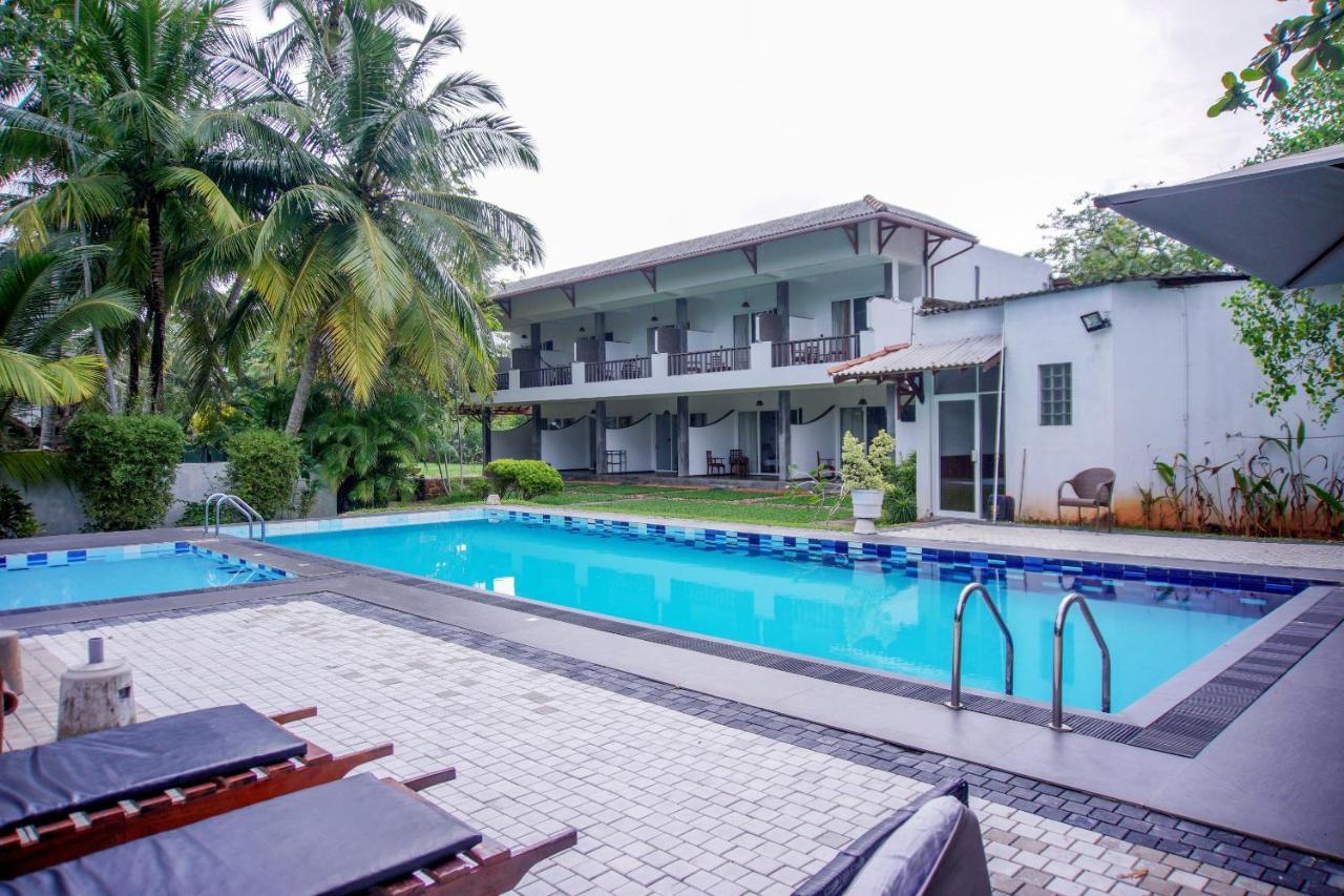 Blue Fox Hikkaduwa Hotel Exterior photo