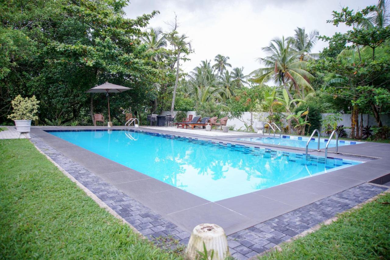 Blue Fox Hikkaduwa Hotel Exterior photo