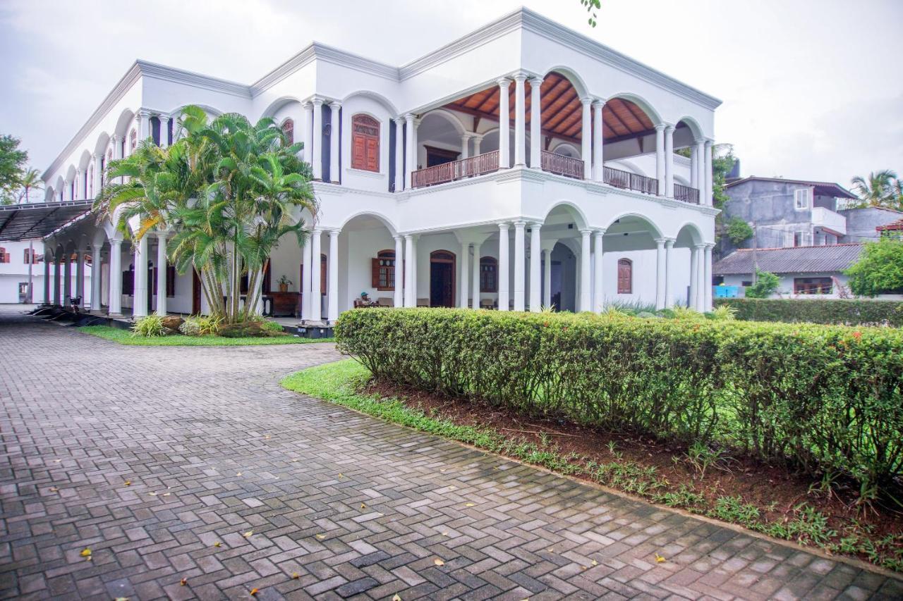 Blue Fox Hikkaduwa Hotel Exterior photo